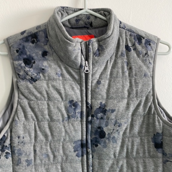 Grey floral print Puffer vest - Picture 2 of 6
